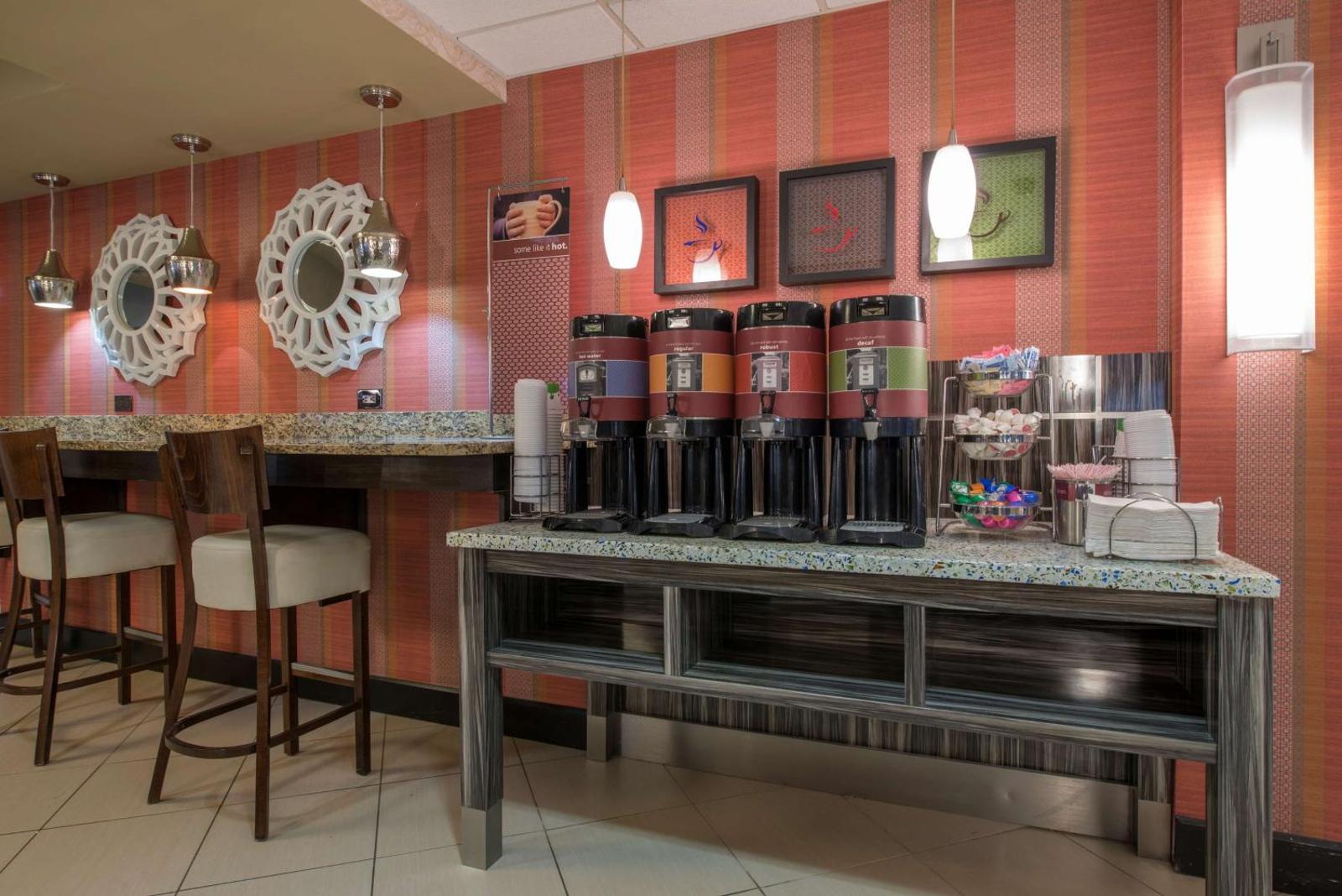 Hampton Inn Atlanta-Newnan image 1