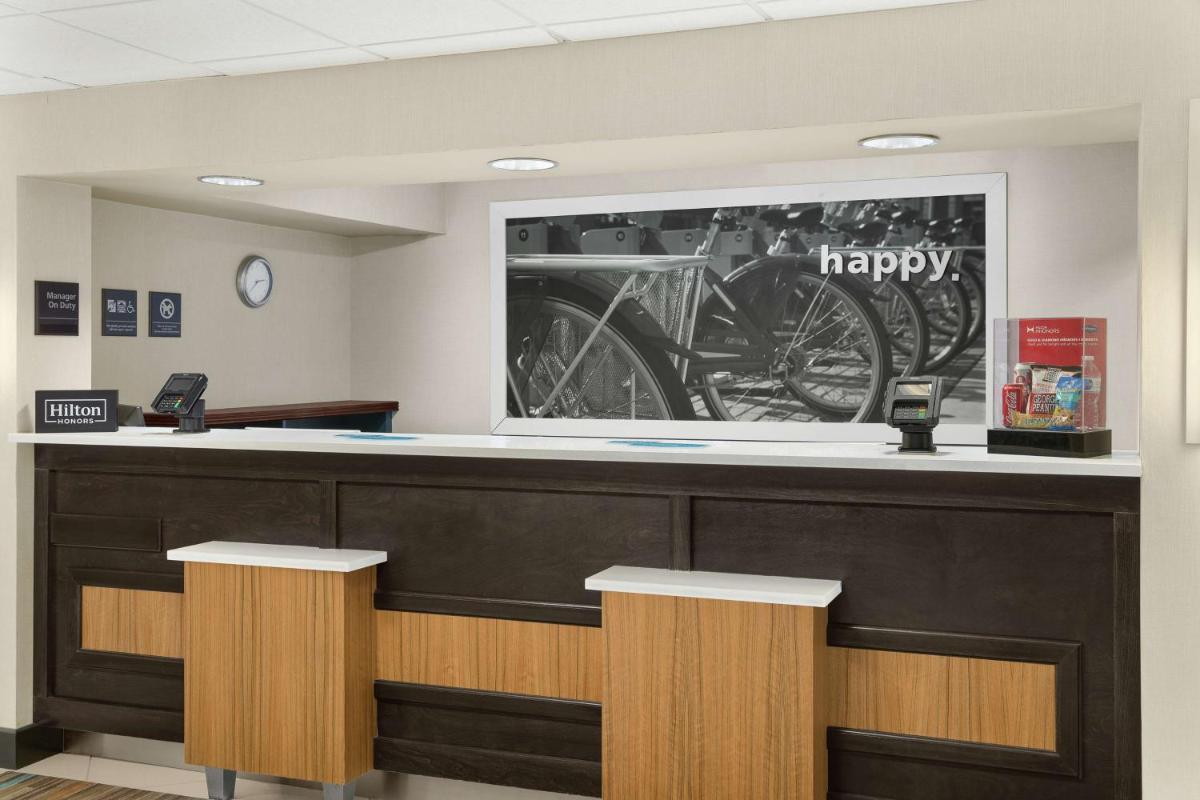 Hampton Inn Atlanta-Newnan image 10