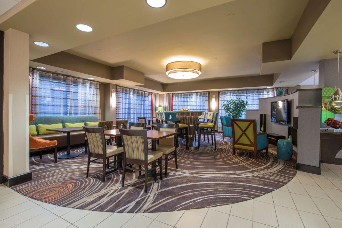 Hampton Inn Atlanta-Newnan image 14