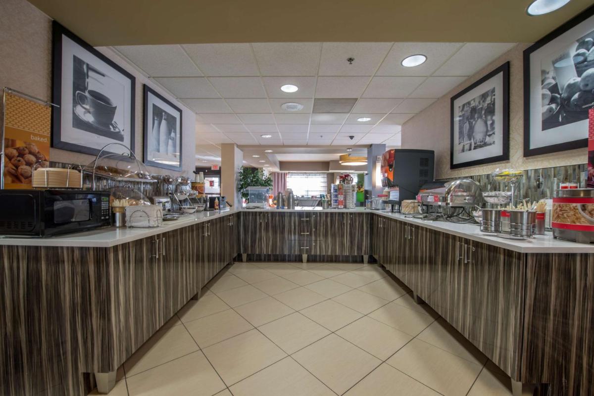 Hampton Inn Atlanta-Newnan image 15