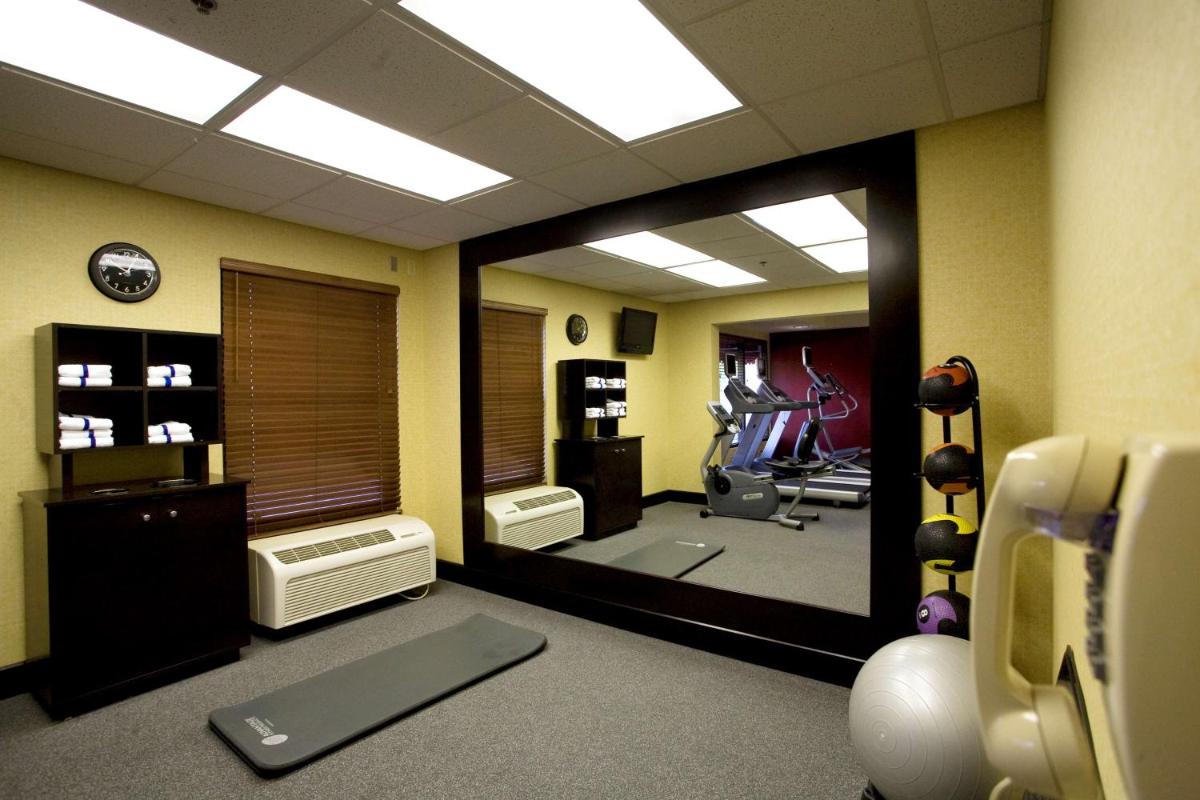 Hampton Inn Atlanta-Newnan image 16