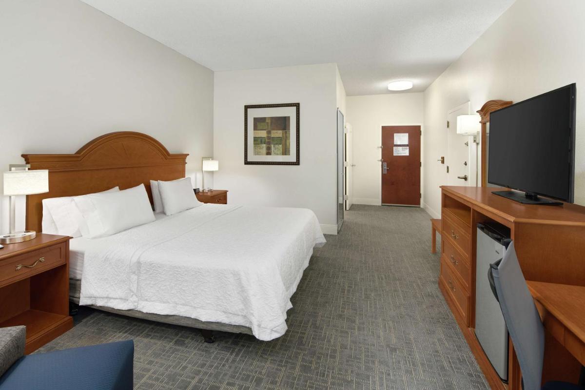 Hampton Inn Atlanta-Newnan image 18