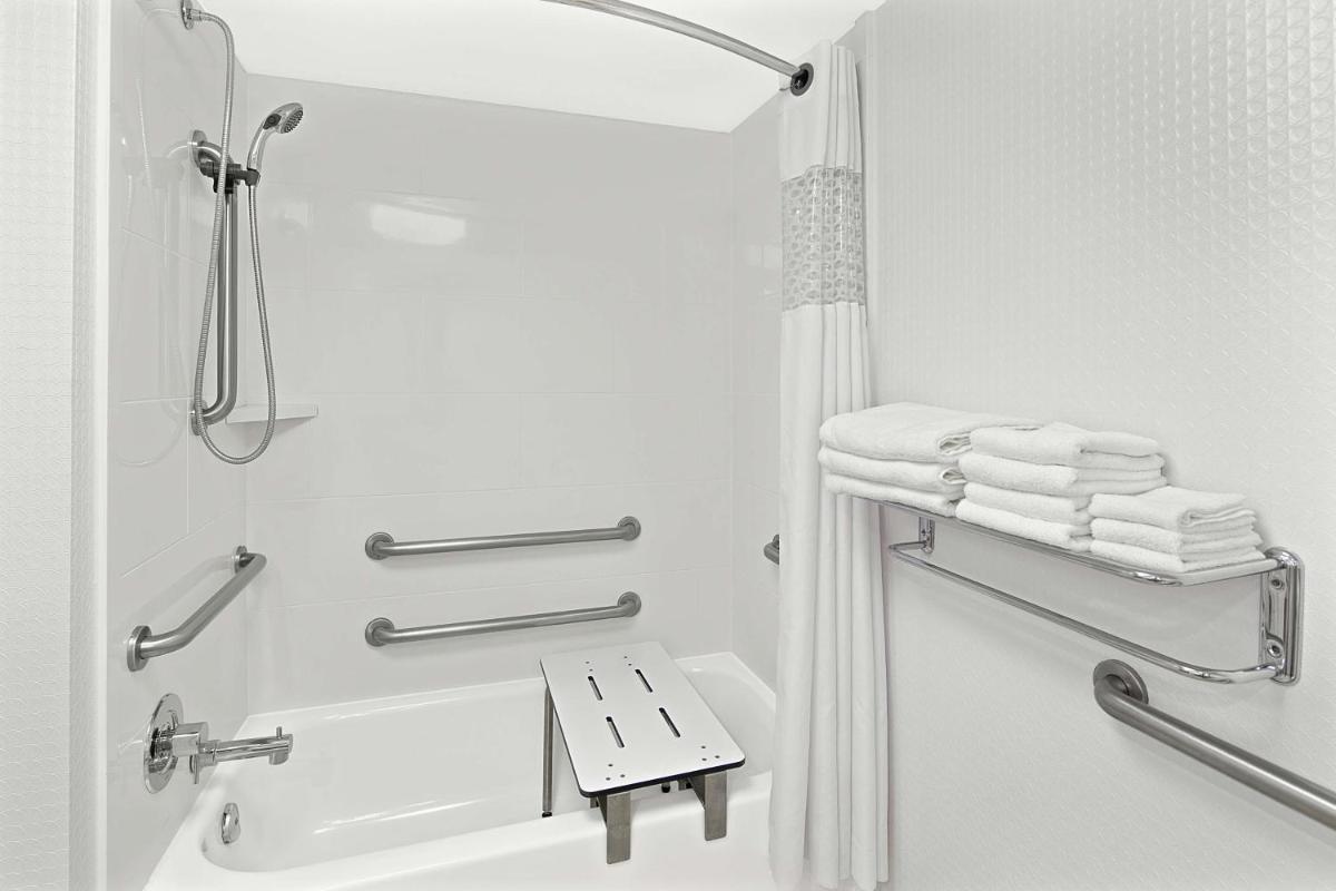 Hampton Inn Atlanta-Newnan image 20