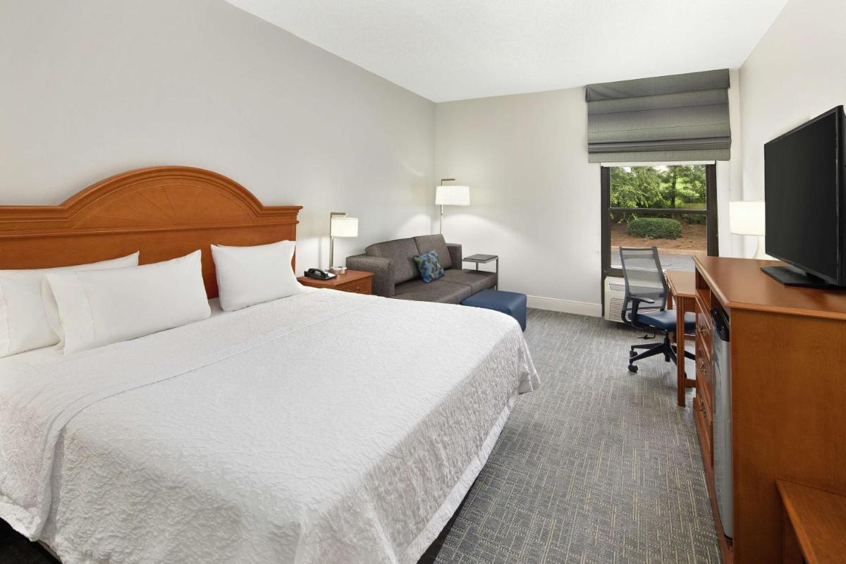 Hampton Inn Atlanta-Newnan image 25